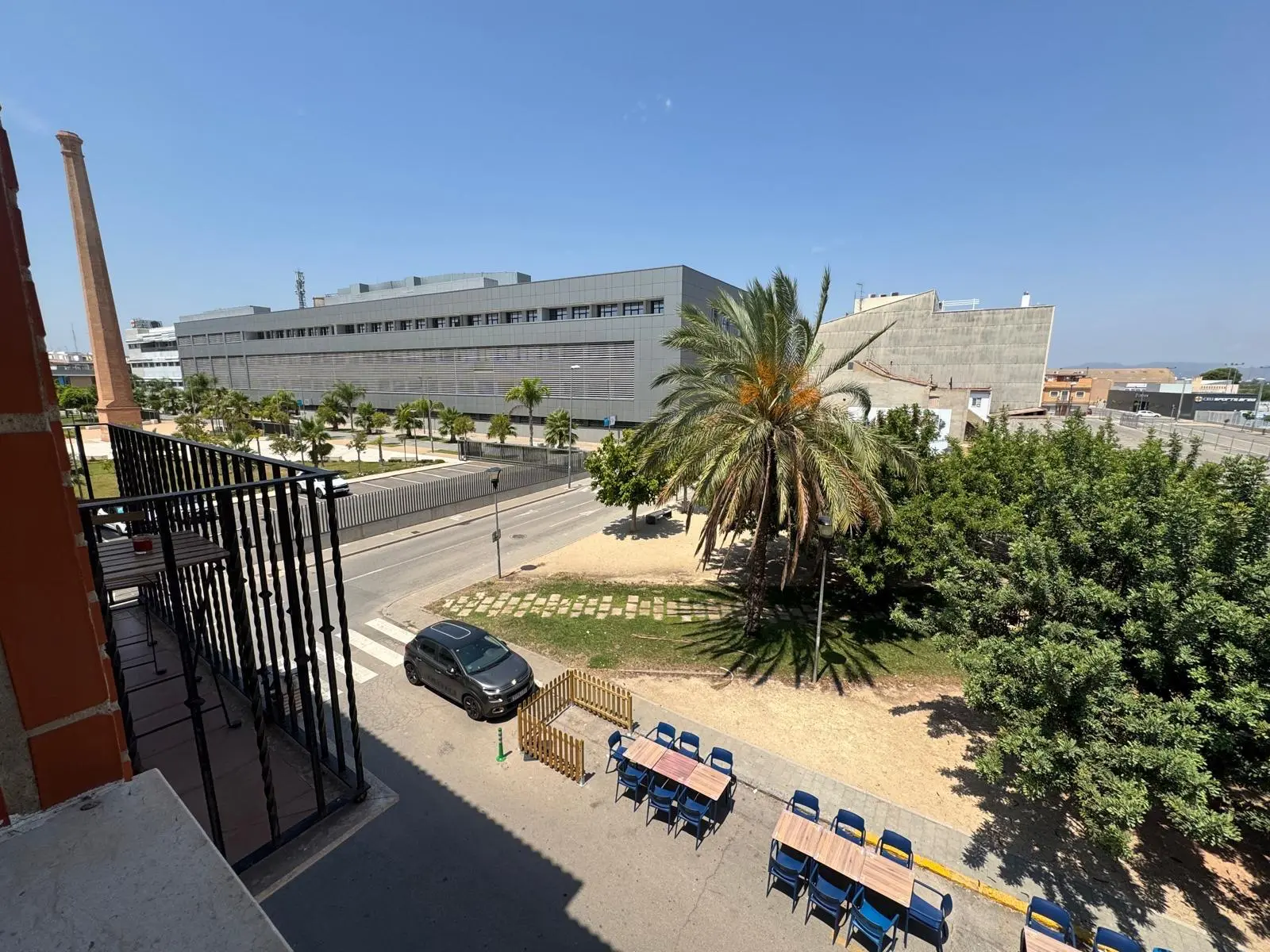 Vistas desde la residencia con el CEU al fondo